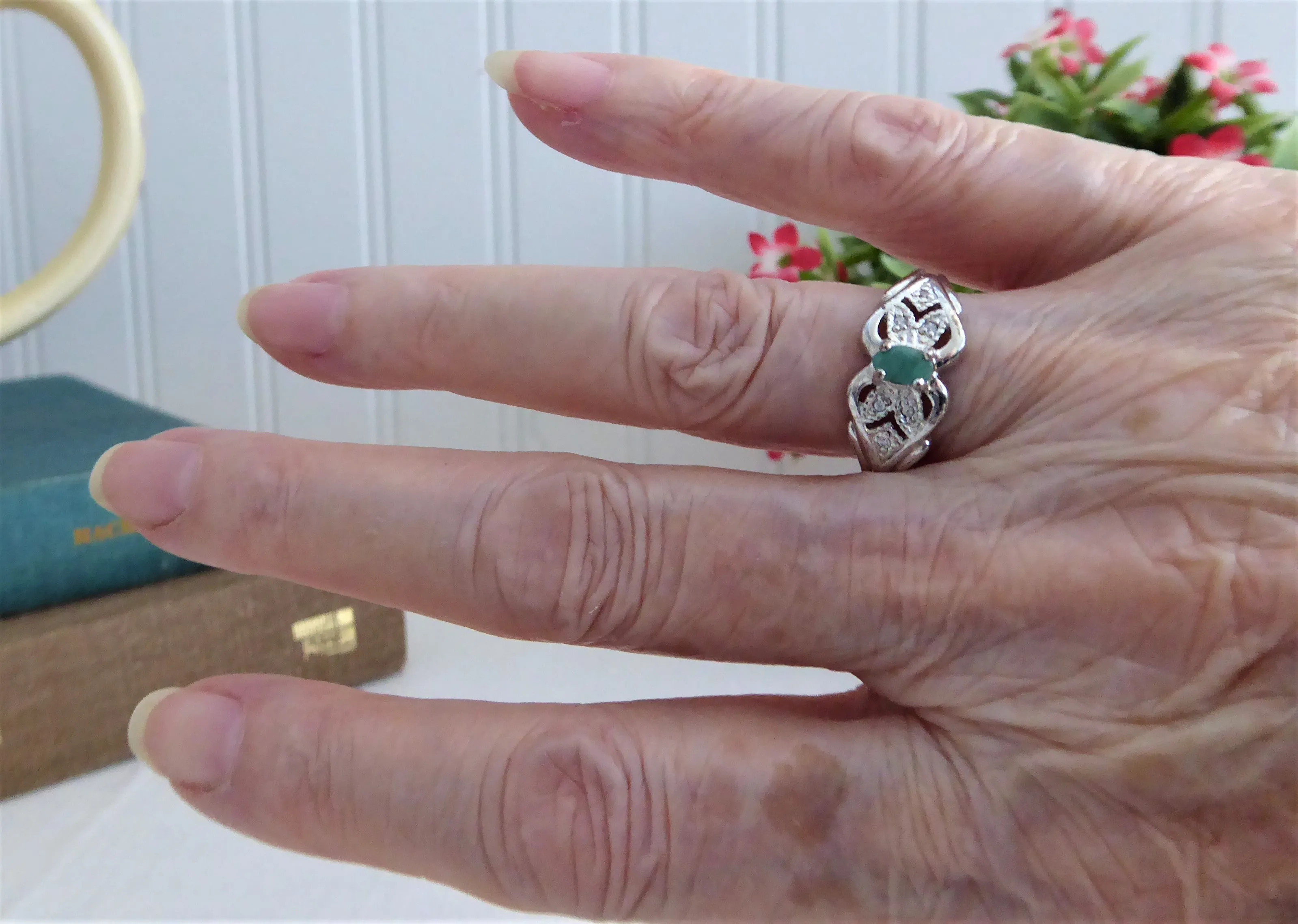 Genuine Natural Emerald Ring 6 Diamonds 925 Silver Estate Size 8 Vintage 1970s