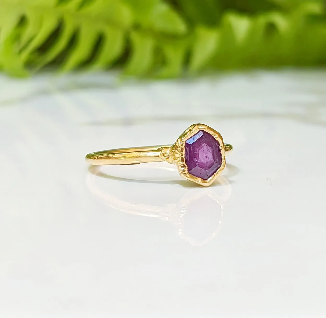 Pink Star Sapphire ring in 18k Gold