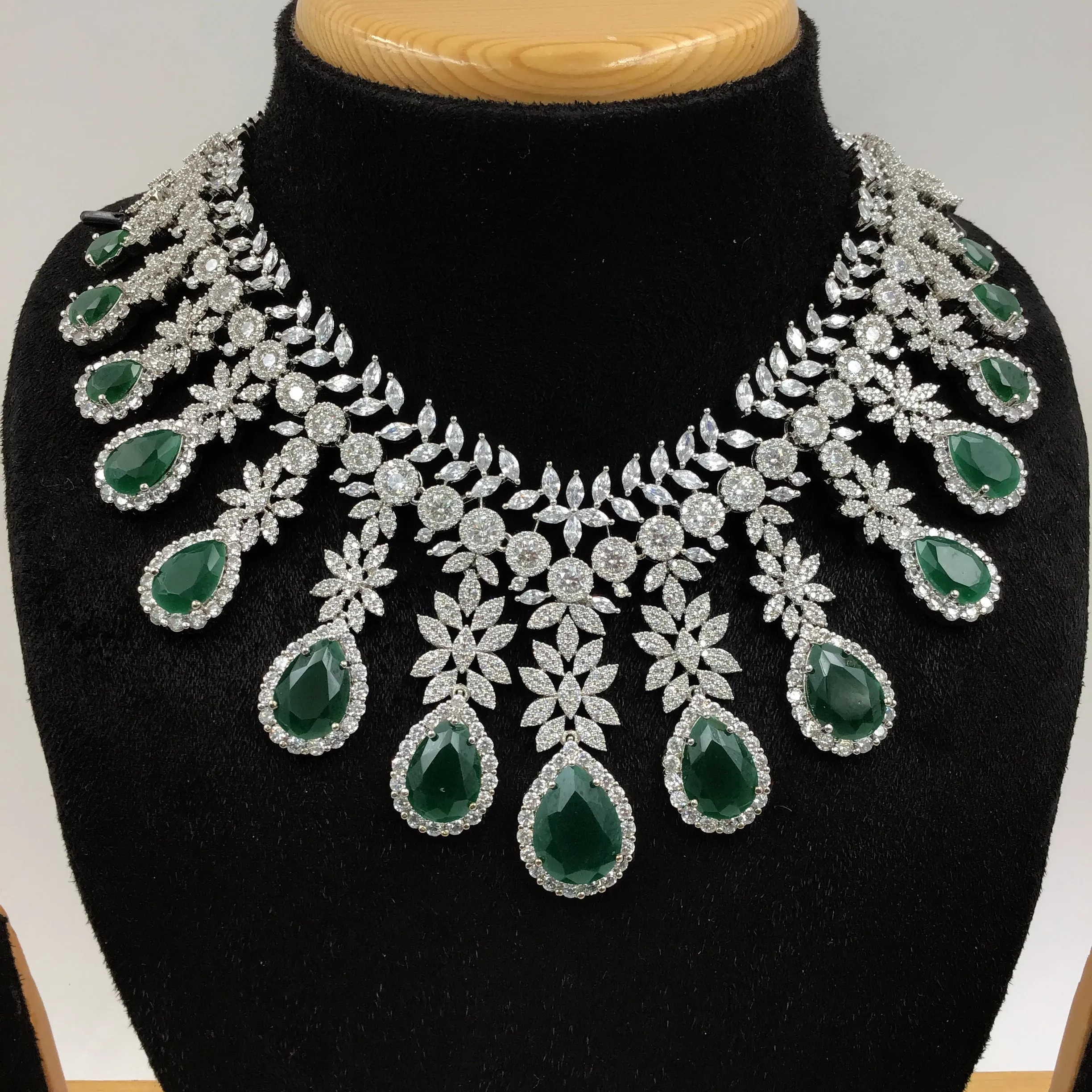 Round Neck Zircon/AD Necklace Set 10769-69