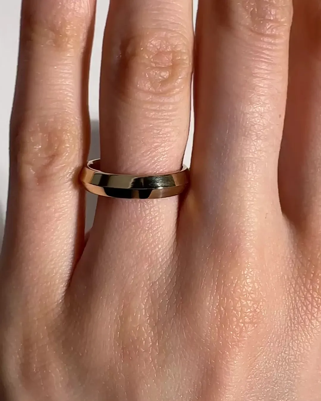 Solid Gold Fine Edge Ring - 4mm Band