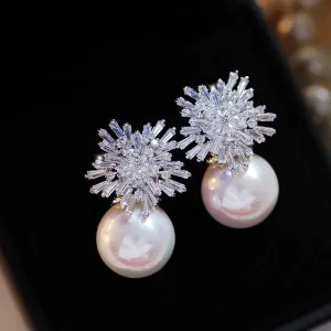 Wonderful Rhinestone Snowflakes Pearl Stud Earrings